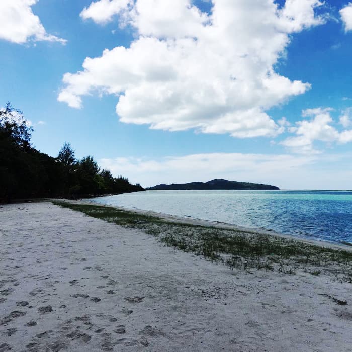 Pantai teluk ketapang